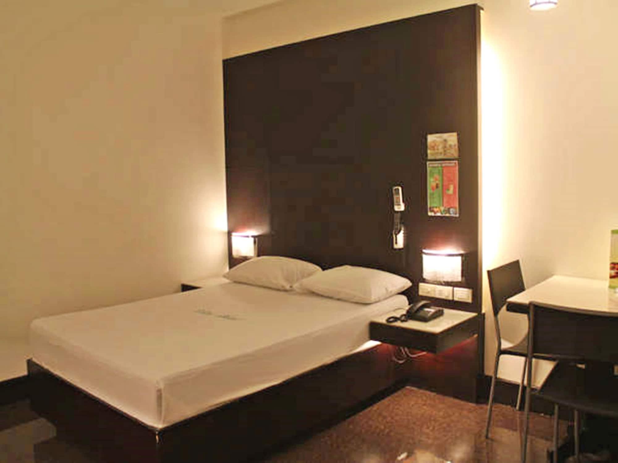 Vista Hotel Cubao Quezon City Exterior foto