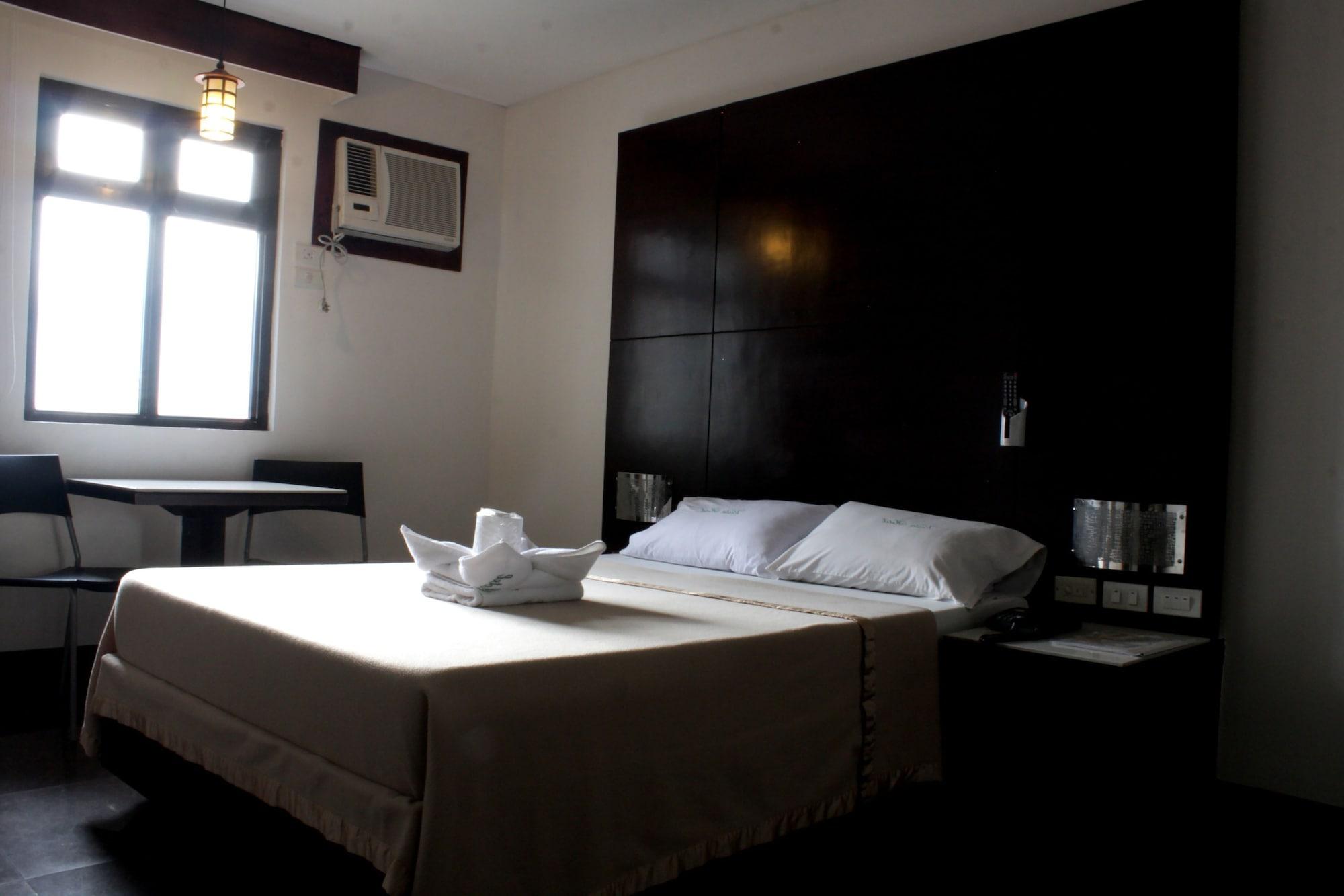 Vista Hotel Cubao Quezon City Exterior foto