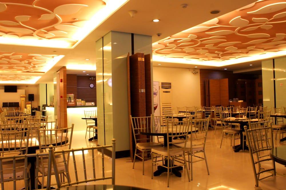 Vista Hotel Cubao Quezon City Exterior foto