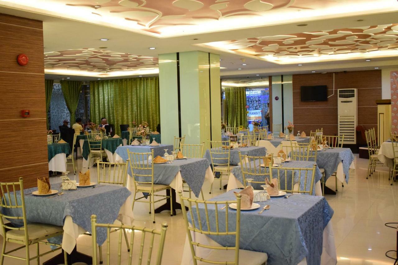 Vista Hotel Cubao Quezon City Exterior foto